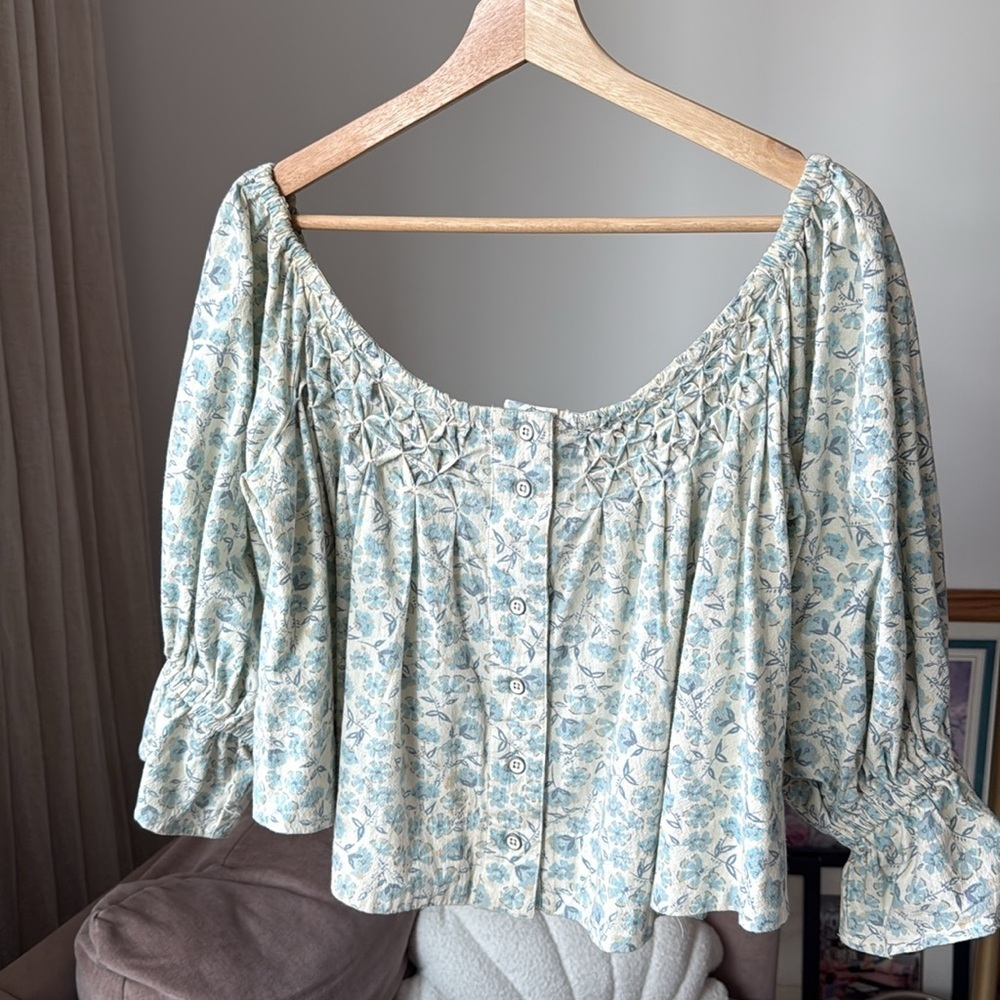Free People James Off The Shoulder Smock Crop Top in light blue floral print.S - Picture 2 of 10